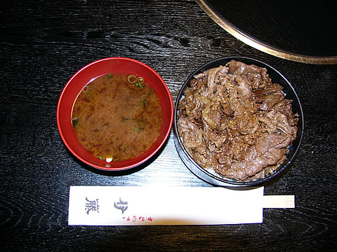 伊賀上野にてお肉屋さんの牛丼を食す