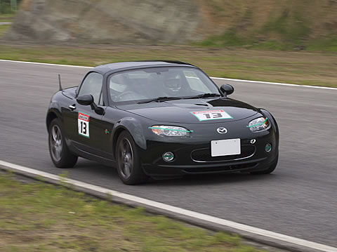 ブレーキングは非常に安定した姿勢