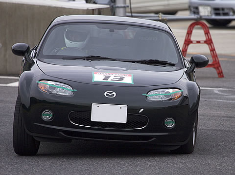 1コーナー進入、良い目線である