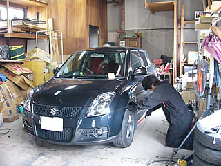 まずはジャッキアップして作業開始