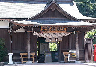 駅にまで注連縄が・・・