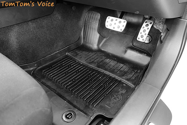 BRZに装着した86純正ゴムのフロアマット